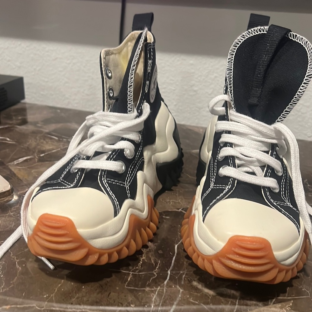 New never worn monster converse